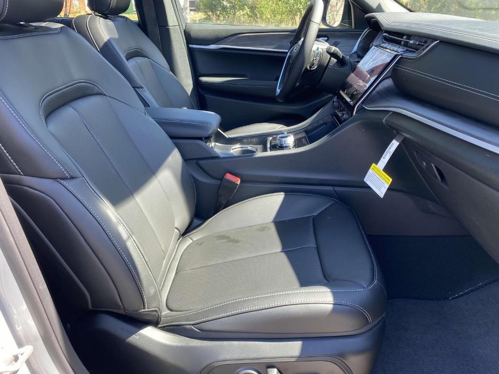 new 2025 Jeep Grand Cherokee car, priced at $51,341