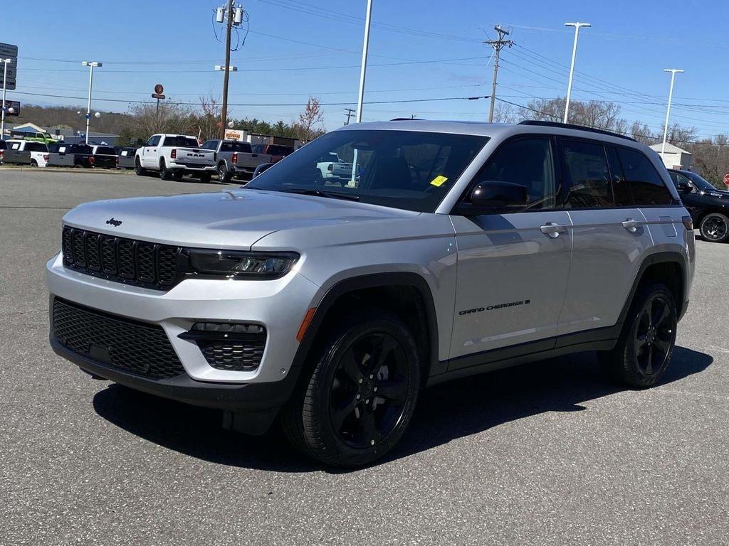 new 2025 Jeep Grand Cherokee car, priced at $55,455