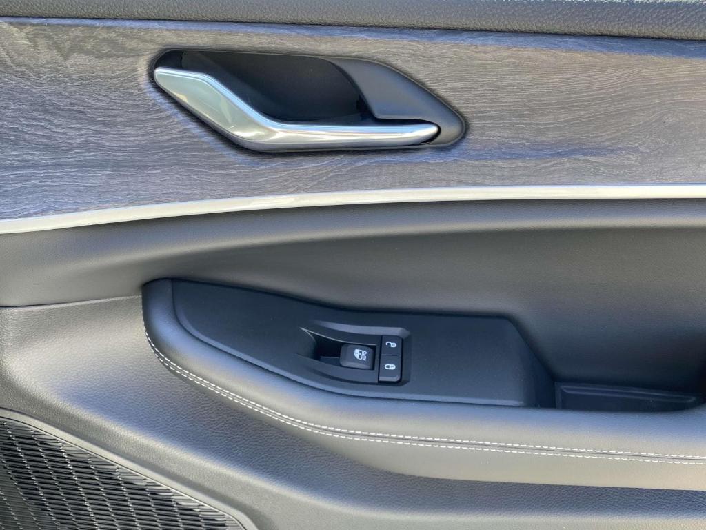 new 2025 Jeep Grand Cherokee car, priced at $51,341
