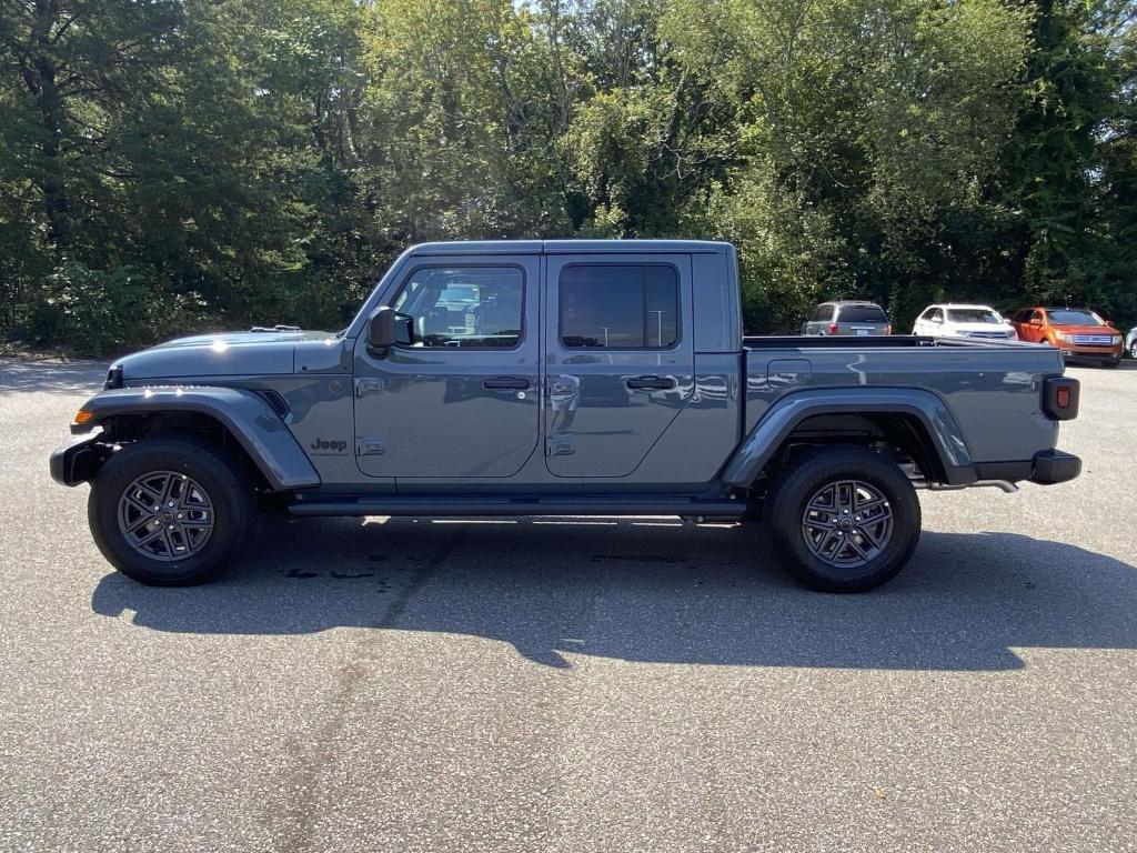 new 2025 Jeep Gladiator car, priced at $47,175