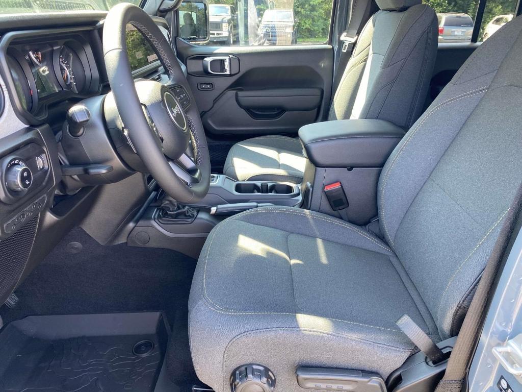 new 2025 Jeep Gladiator car, priced at $47,175
