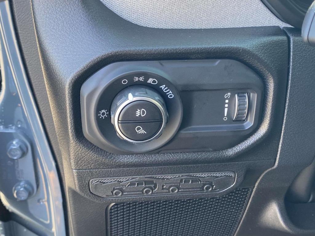 new 2025 Jeep Gladiator car, priced at $47,175