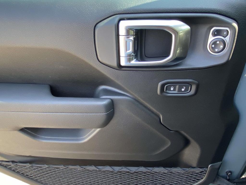 new 2025 Jeep Gladiator car, priced at $47,175