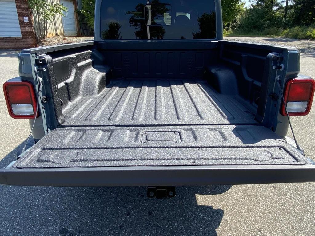 new 2025 Jeep Gladiator car, priced at $47,175