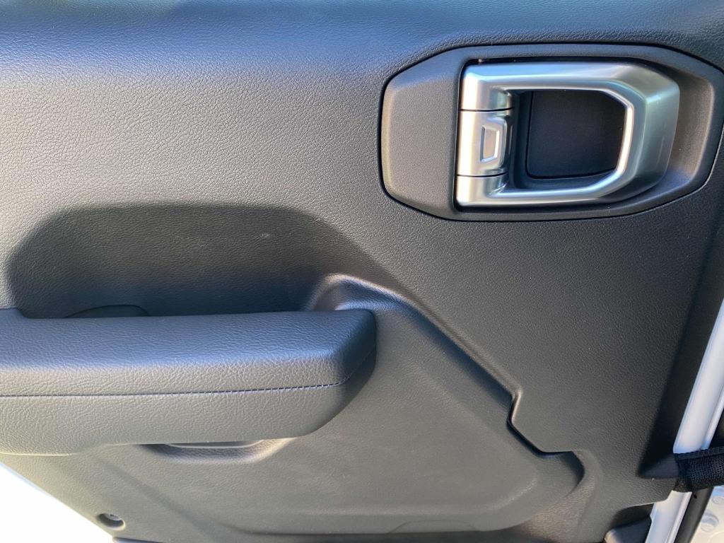 new 2025 Jeep Gladiator car, priced at $44,480