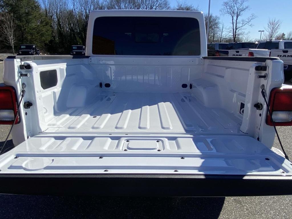 new 2025 Jeep Gladiator car, priced at $44,480
