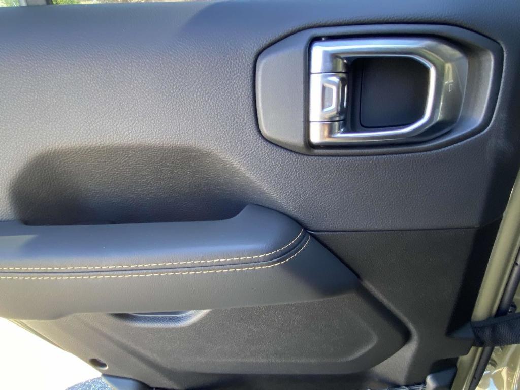 new 2025 Jeep Gladiator car, priced at $47,455