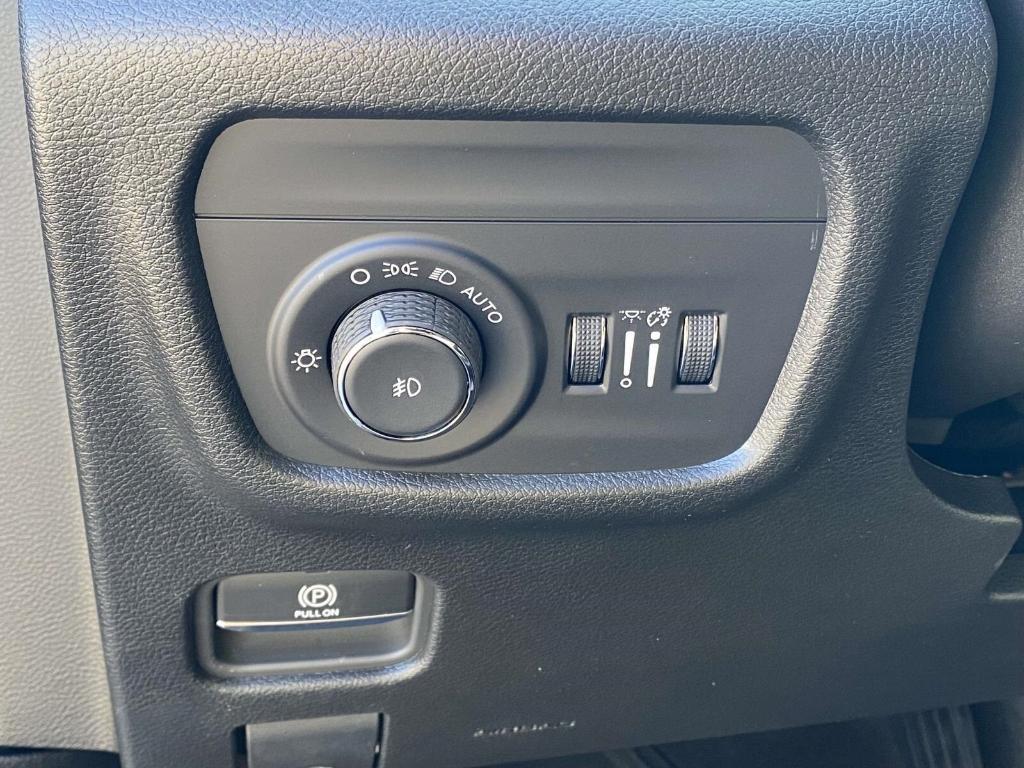 new 2025 Jeep Grand Cherokee car, priced at $44,260