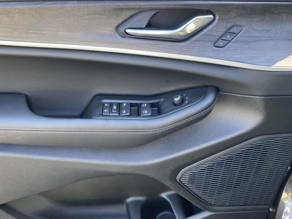 new 2025 Jeep Grand Cherokee car, priced at $41,760