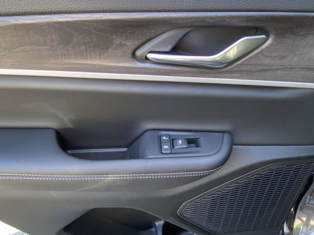 new 2025 Jeep Grand Cherokee car, priced at $44,260