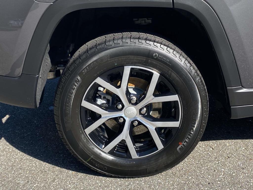 new 2025 Jeep Grand Cherokee car, priced at $44,260