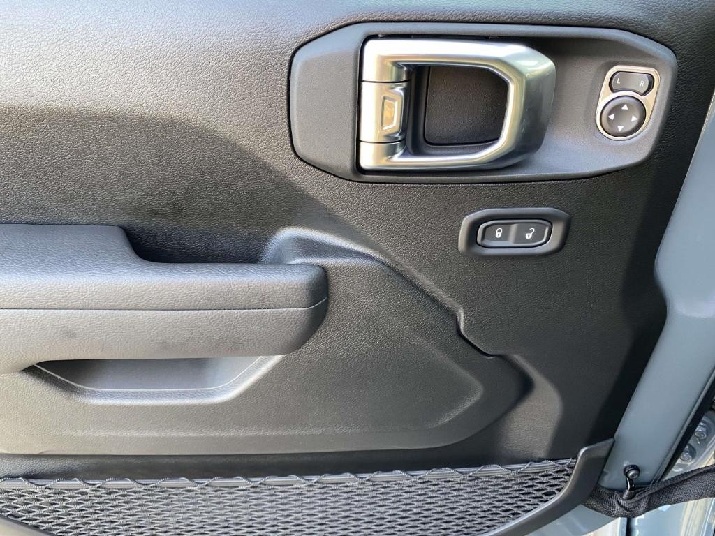 new 2025 Jeep Wrangler car, priced at $58,270