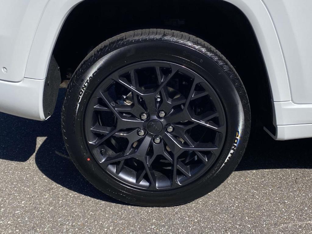 new 2025 Jeep Grand Cherokee car, priced at $65,715