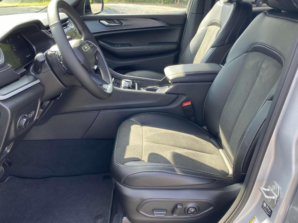 new 2025 Jeep Grand Cherokee L car, priced at $46,462