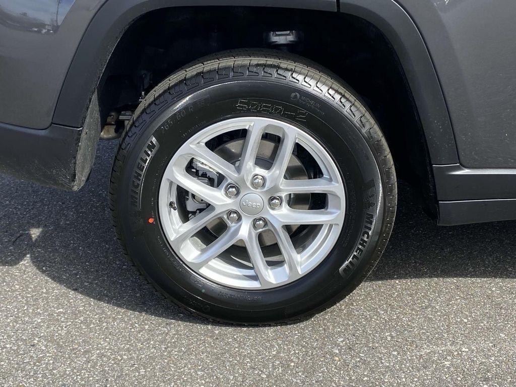 new 2025 Jeep Grand Cherokee car, priced at $42,165