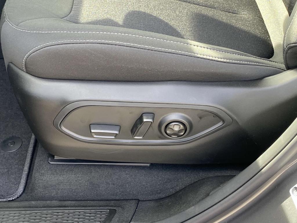 new 2025 Jeep Grand Cherokee car, priced at $40,098
