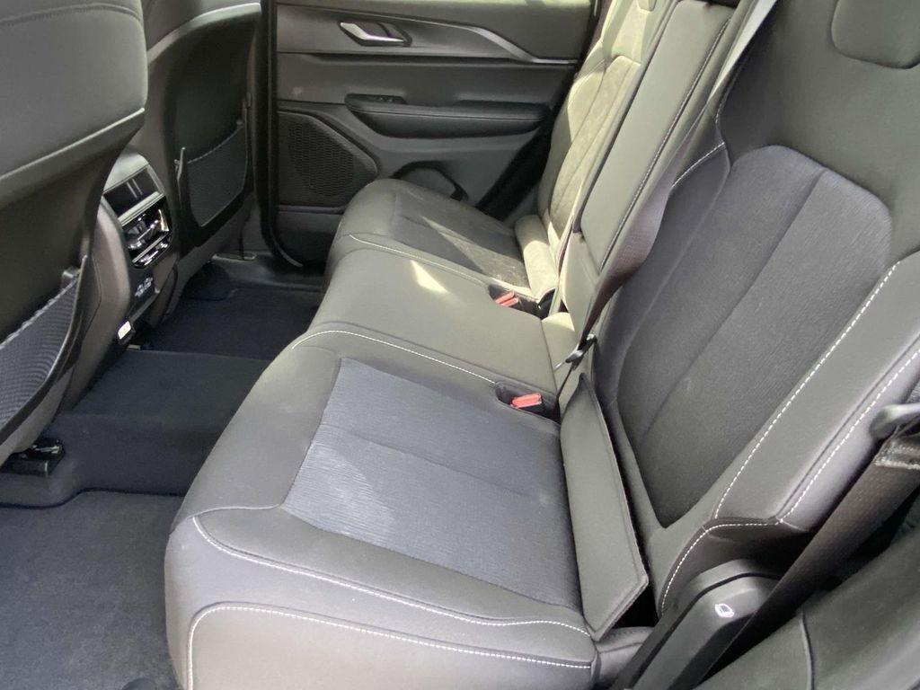 new 2025 Jeep Grand Cherokee car, priced at $42,165