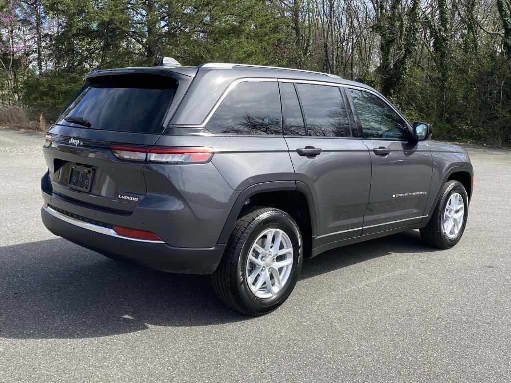 new 2025 Jeep Grand Cherokee car, priced at $40,098