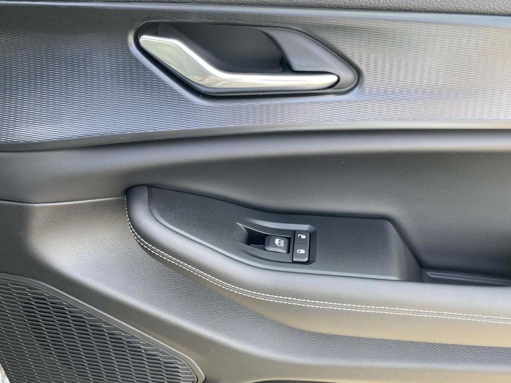 new 2025 Jeep Grand Cherokee car, priced at $40,098