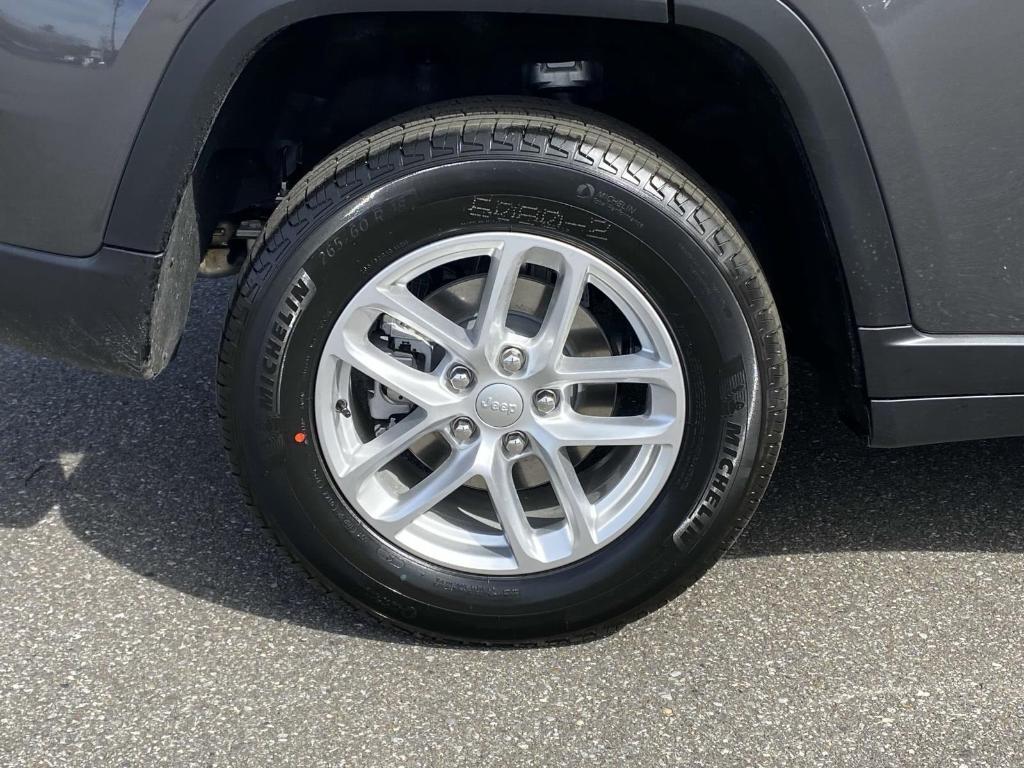 new 2025 Jeep Grand Cherokee car, priced at $40,098