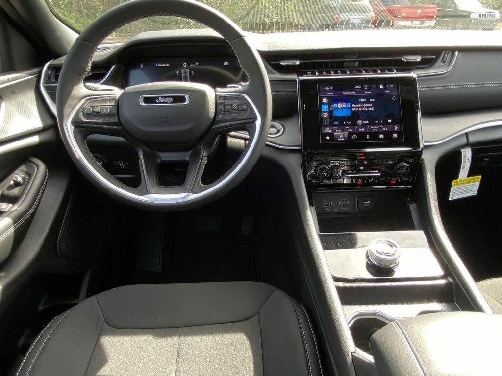 new 2025 Jeep Grand Cherokee car, priced at $42,165