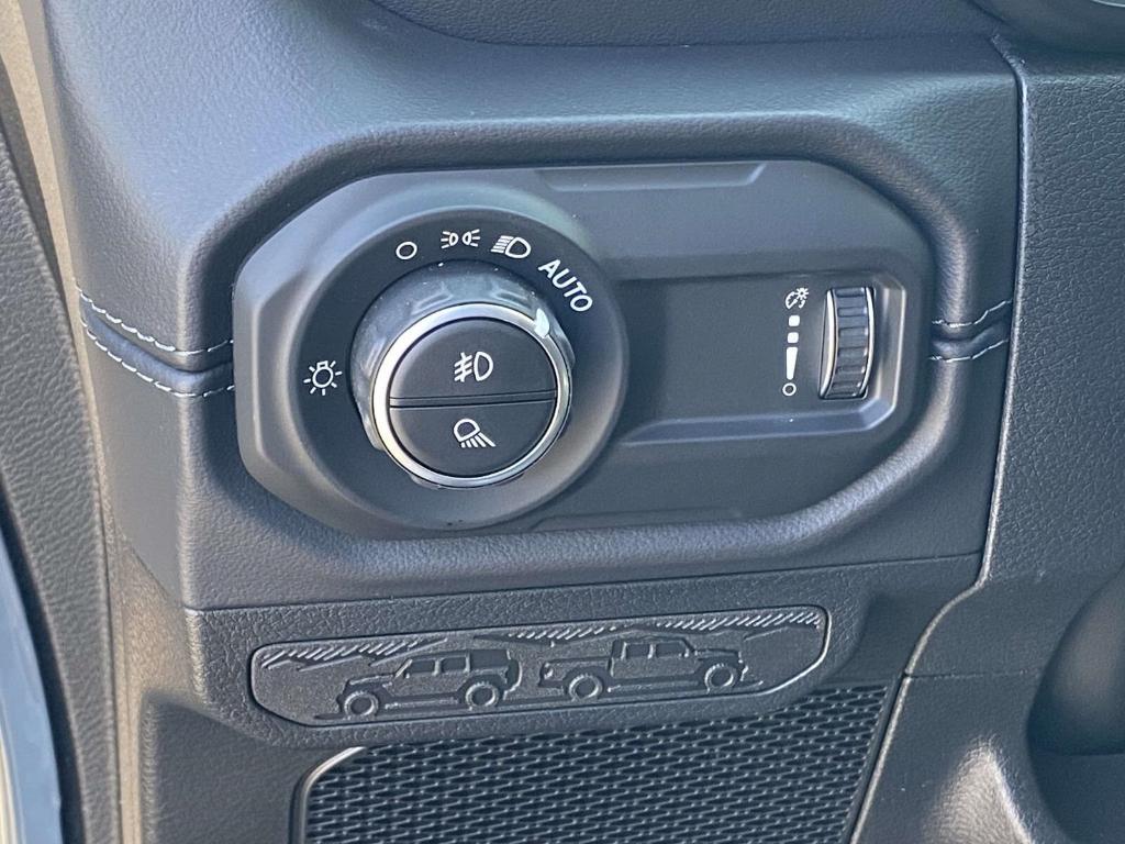 new 2025 Jeep Gladiator car, priced at $47,455