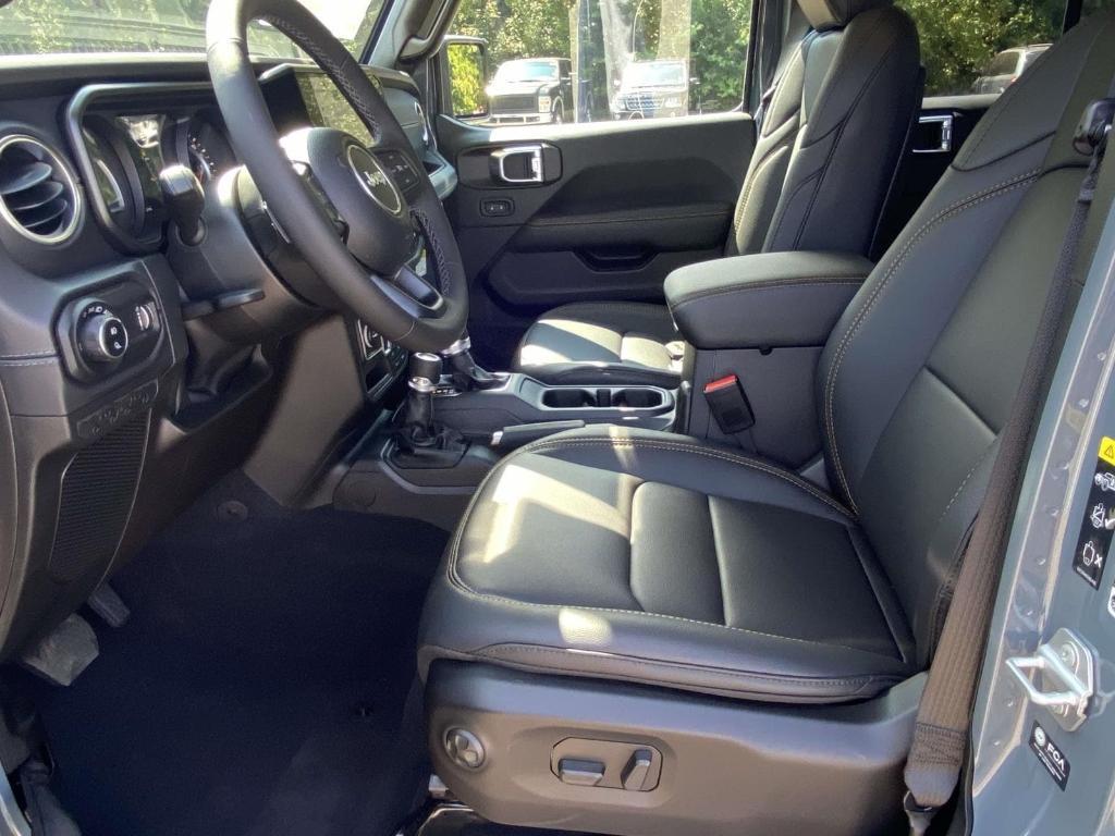 new 2025 Jeep Gladiator car, priced at $47,455
