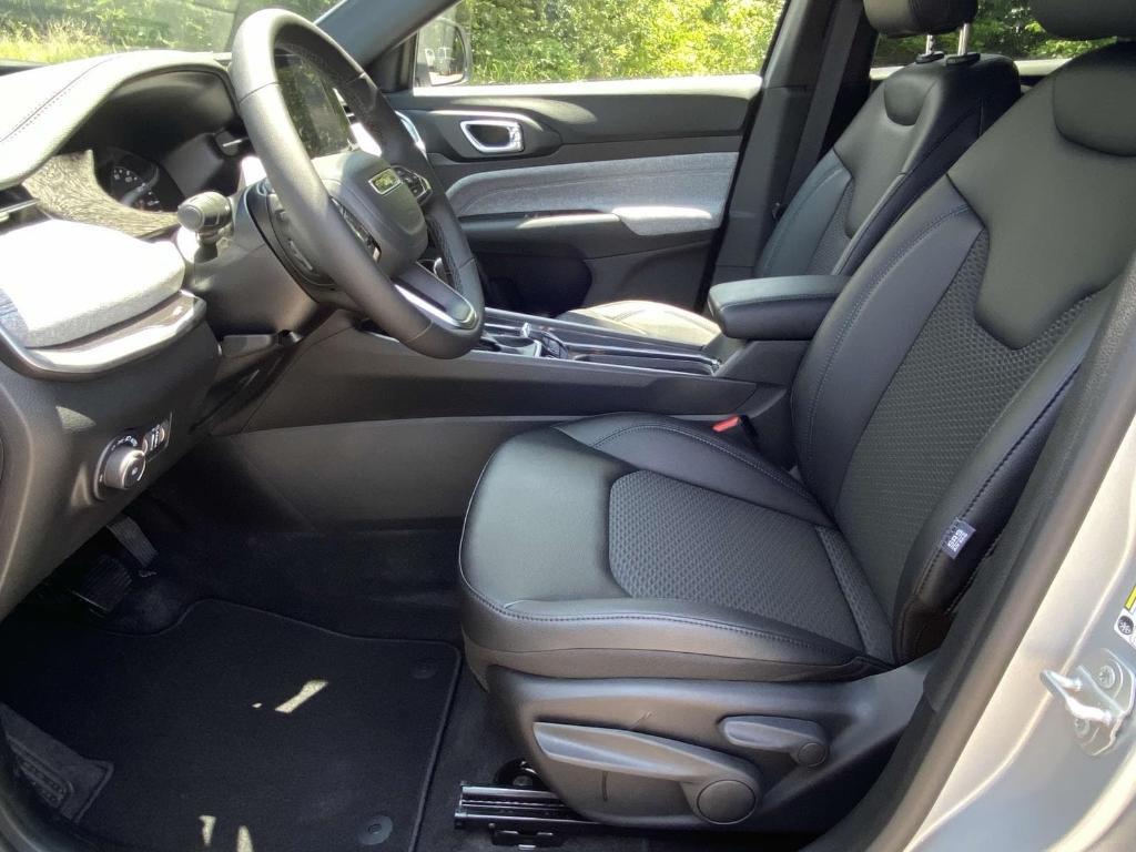 new 2025 Jeep Compass car, priced at $28,463