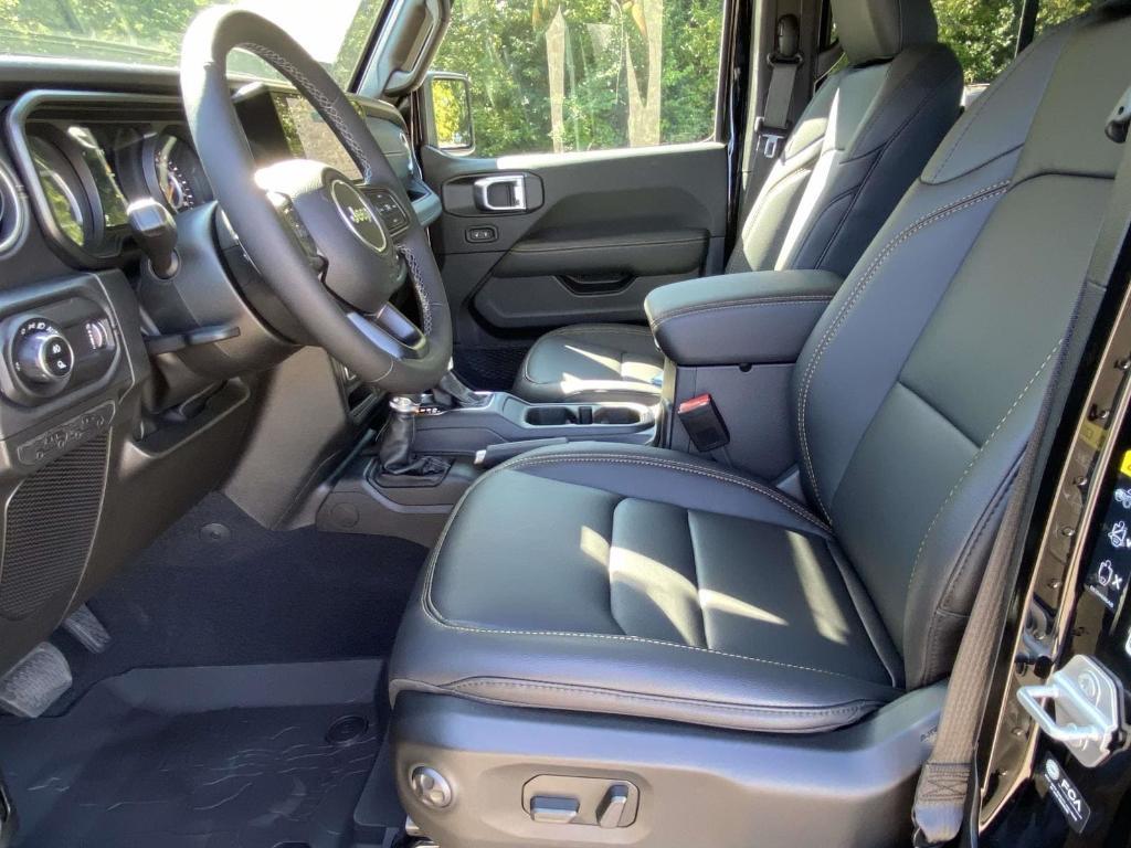 new 2025 Jeep Gladiator car, priced at $47,455