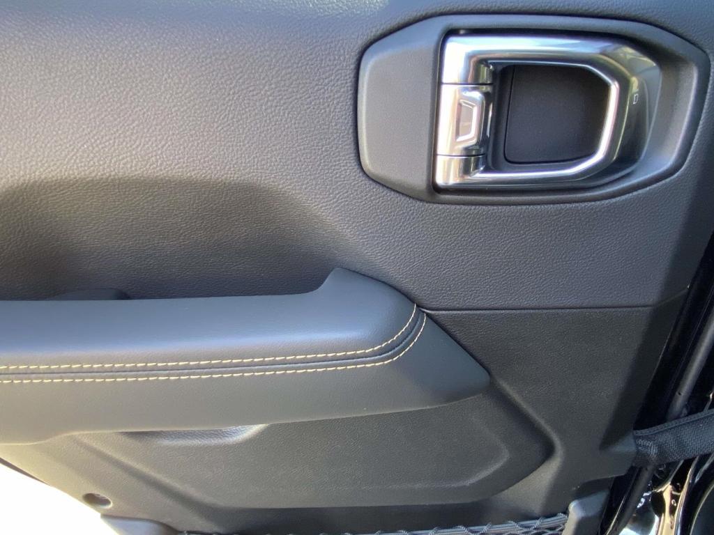 new 2025 Jeep Gladiator car, priced at $47,455
