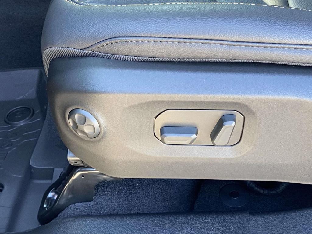 new 2025 Jeep Gladiator car, priced at $47,455