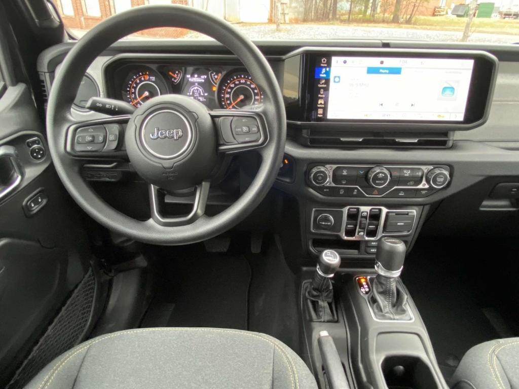 new 2025 Jeep Gladiator car, priced at $43,735