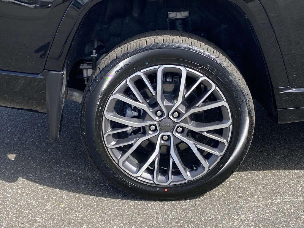 new 2025 Jeep Grand Cherokee L car, priced at $67,760