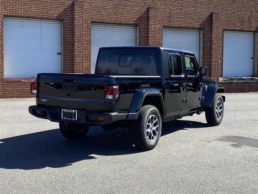 new 2024 Jeep Gladiator car, priced at $39,999