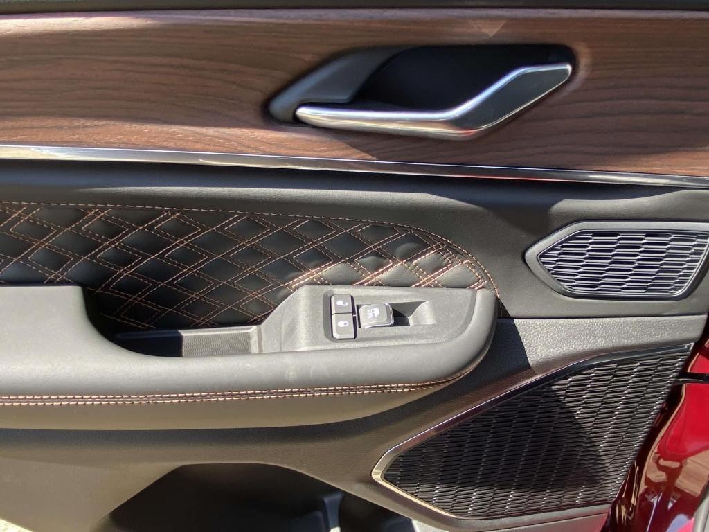 new 2025 Jeep Grand Cherokee car, priced at $61,425