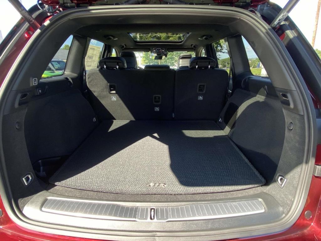 new 2025 Jeep Grand Cherokee car, priced at $58,925