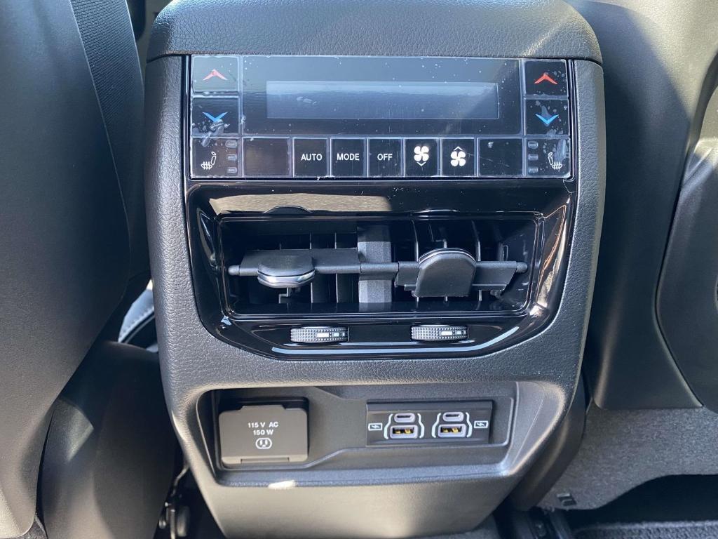 new 2025 Jeep Grand Cherokee car, priced at $61,425