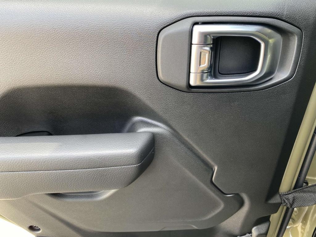 new 2025 Jeep Gladiator car, priced at $47,548