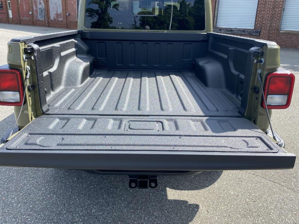 new 2025 Jeep Gladiator car, priced at $47,548