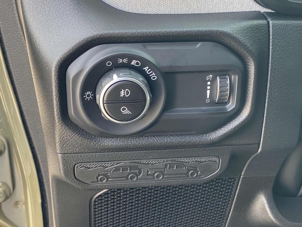 new 2025 Jeep Gladiator car, priced at $47,548