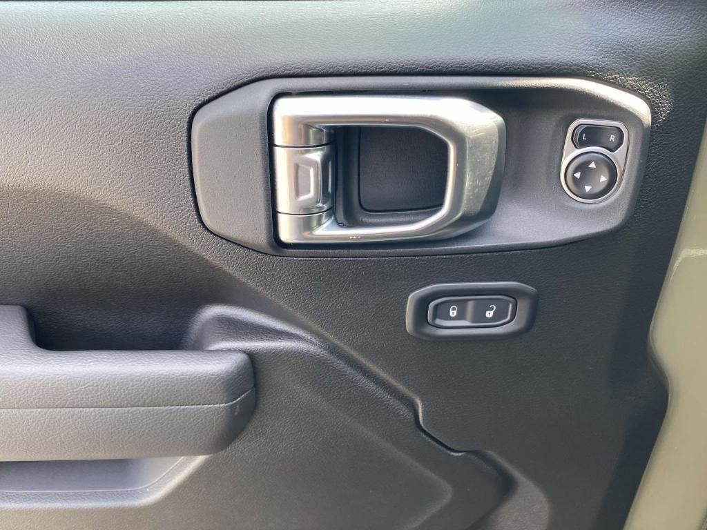 new 2025 Jeep Gladiator car, priced at $47,548