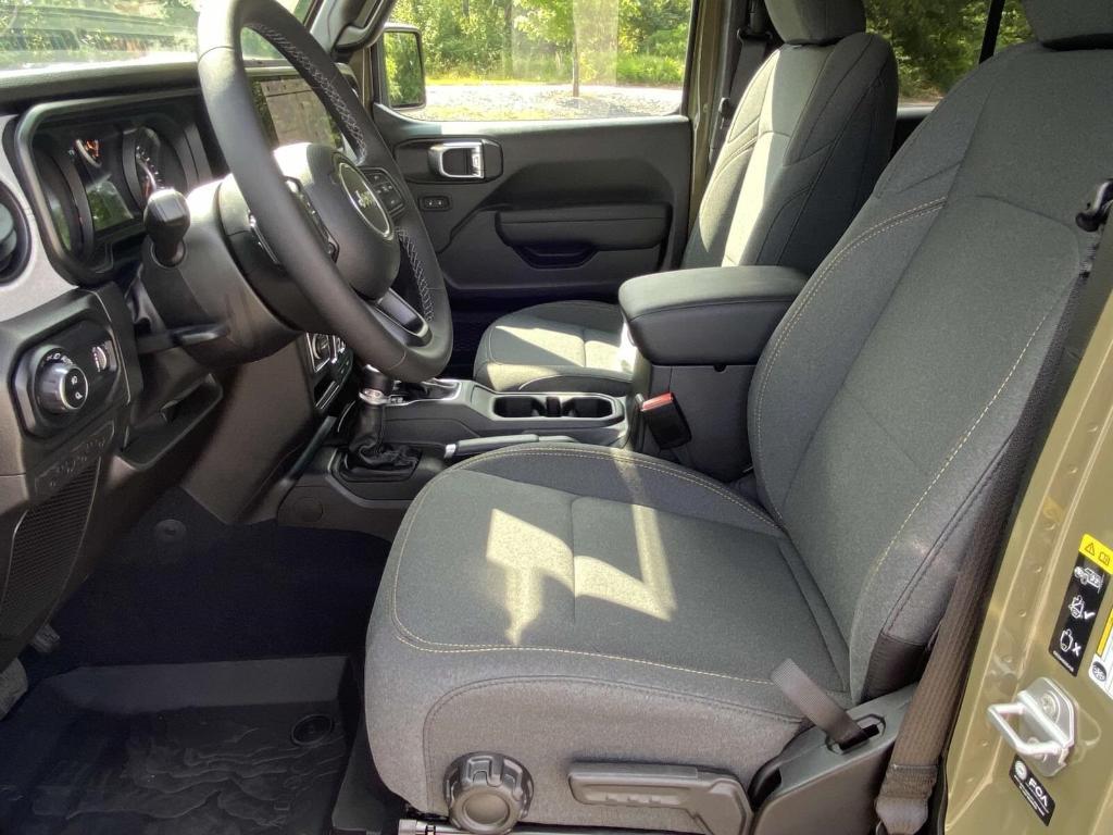 new 2025 Jeep Gladiator car, priced at $47,175