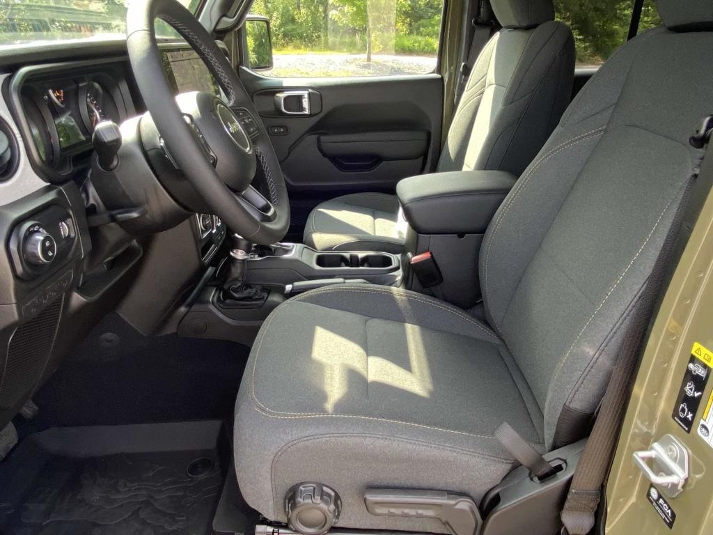 new 2025 Jeep Gladiator car, priced at $47,548