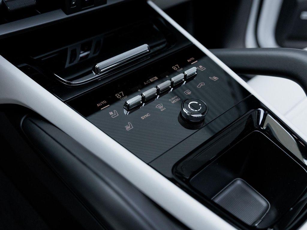 new 2025 Porsche Cayenne car, priced at $121,925