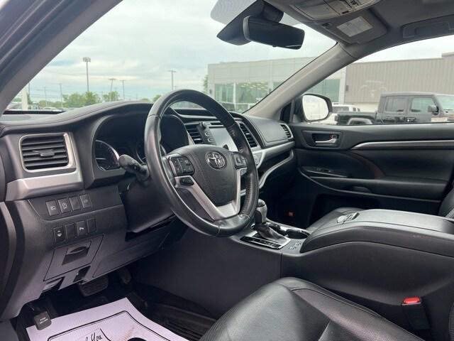 used 2019 Toyota Highlander car, priced at $23,750