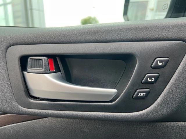 used 2019 Toyota Highlander car, priced at $23,750