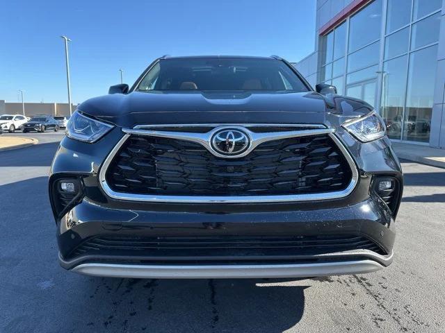 new 2025 Toyota Highlander car, priced at $54,646