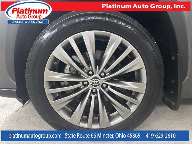 used 2021 Toyota Highlander car, priced at $31,698