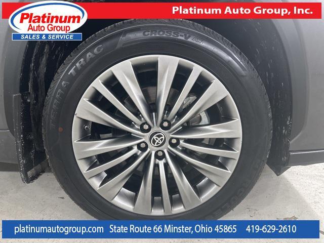 used 2021 Toyota Highlander car, priced at $31,698
