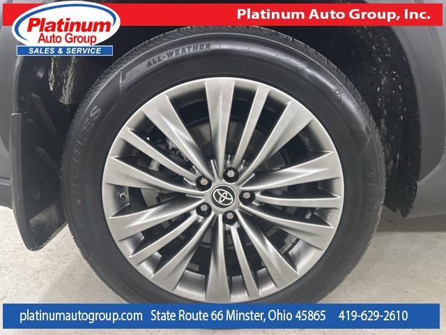 used 2021 Toyota Highlander car, priced at $31,698